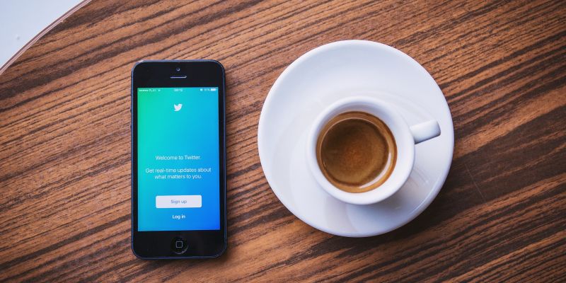 Cały świat „ćwierka”, czyli jak radzić sobie na Twitterze