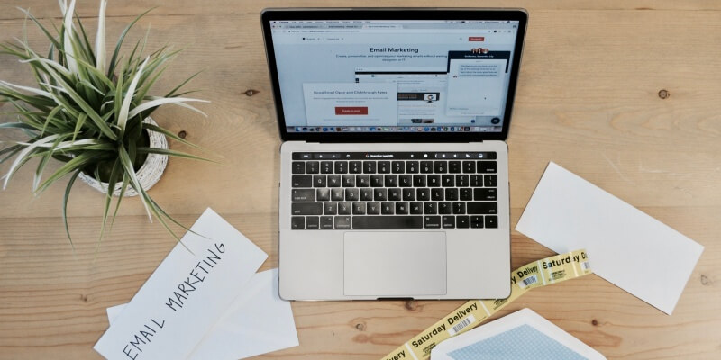 Kiedy najlepiej wysyłać maile biznesowe? Poradnik skutecznego mailingu biznesowego