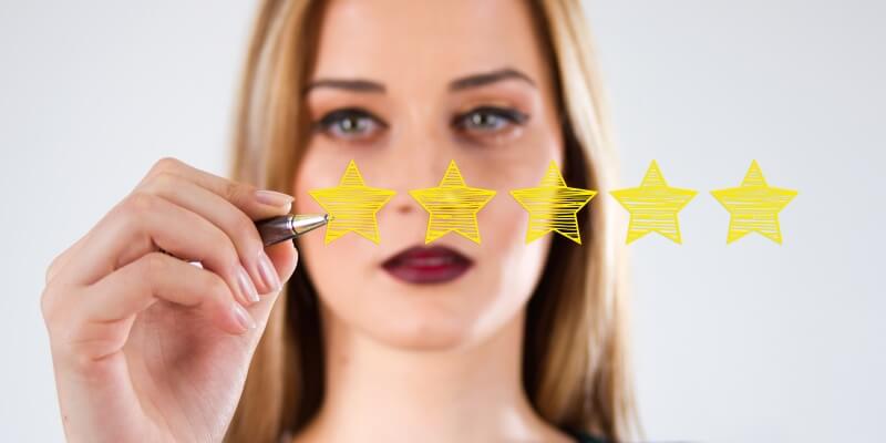 Jak oceny produktów wpływają na decyzje zakupowe klientów?