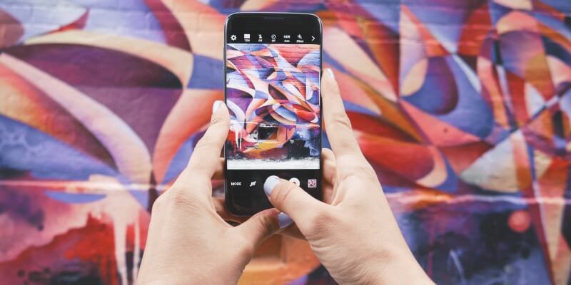 Prawa autorskie na social media: jakie zdjęcia i grafikę publikować, by było to legalne?