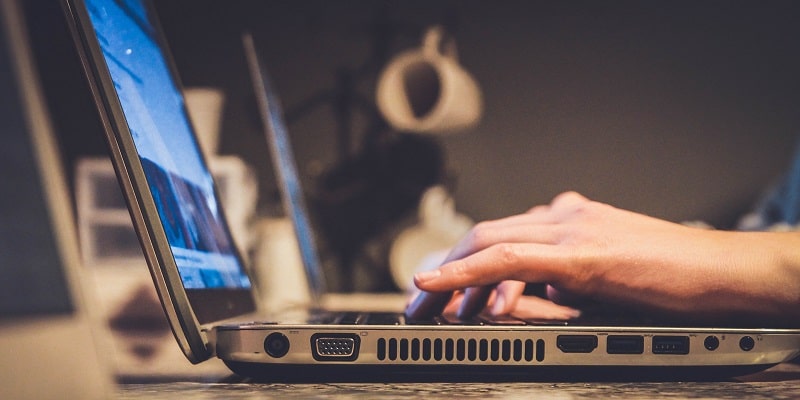 Jak reagować na negatywne opinie, komentarze, wypowiedzi o firmie w Internecie? - Blog Artefakt
