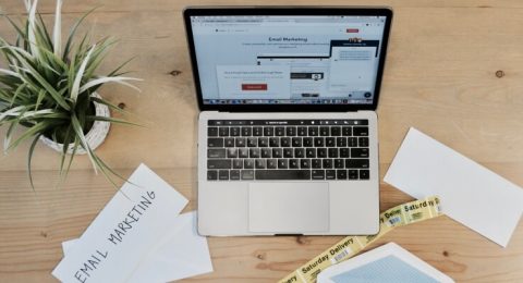 Kiedy najlepiej wysyłać maile biznesowe? Poradnik skutecznego mailingu biznesowego